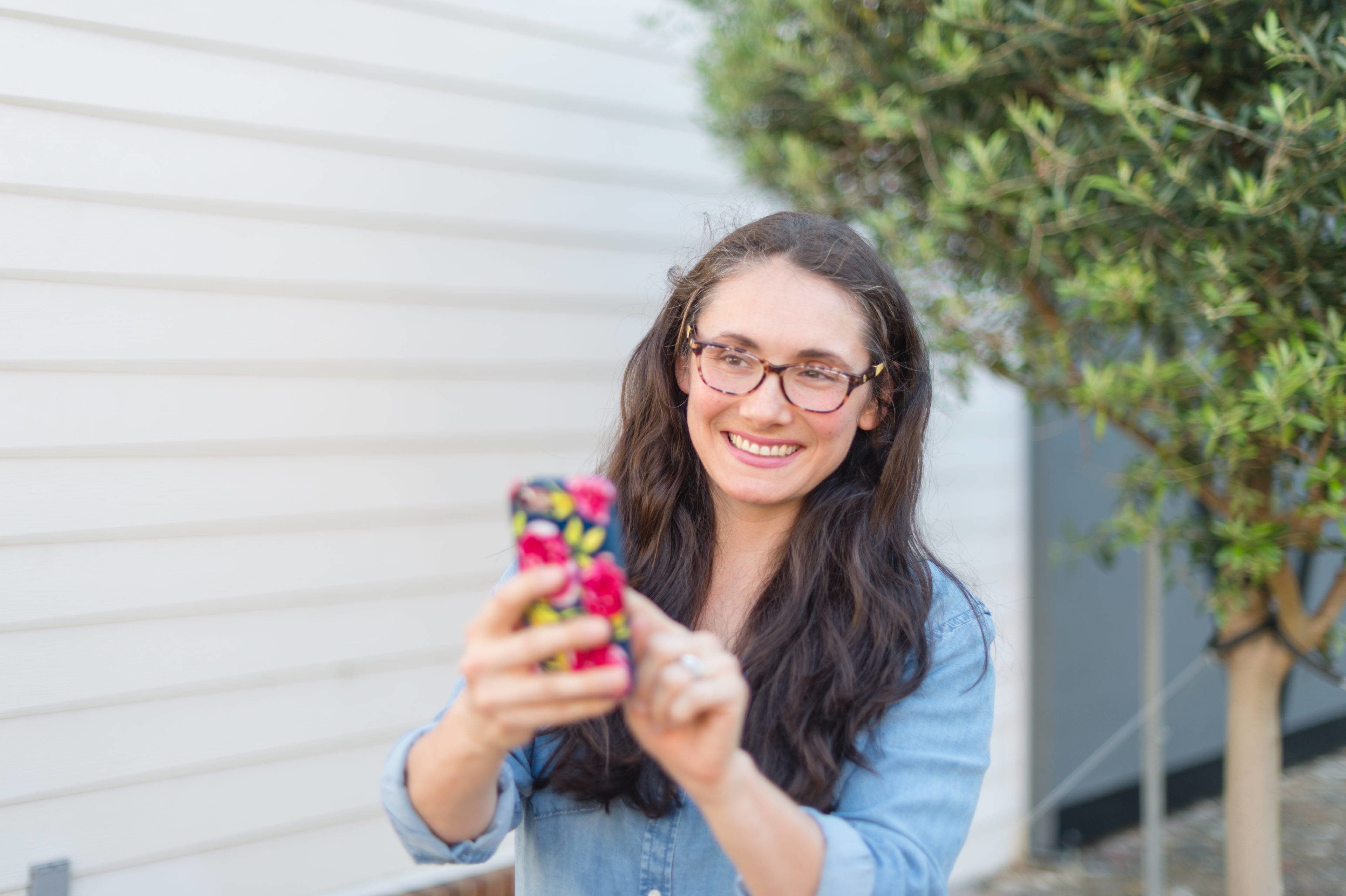 Get consistent Instagram worthy phone pics in less than a week with the 5 Day Phone Challenge with Jen Brazeal